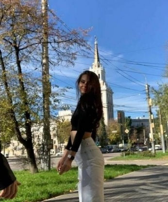 Я знаю, как доставить удовольствие и исполнить твои самые сокровенные фантазии. В моем арсенале множество возможностей для наслаждения: классический секс, оральные ласки, эротический массаж и многое другое. Я гарантирую тебе незабываемое время, наполненное страстью и удовольствием. Взгляни на мои фото и увидишь, как я обладаю прекрасной фигурой и соблазнительной внешностью. Мои клиенты всегда остаются довольными и хотят вернуться ко мне снова и снова. Я живу в Москве, чтобы быть рядом с тобой и подарить тебе незабываемые моменты. Доверься мне и позволь мне рассказать тебе, что такое настоящий праздник страсти и наслаждения. 🔥💋💫 Юля